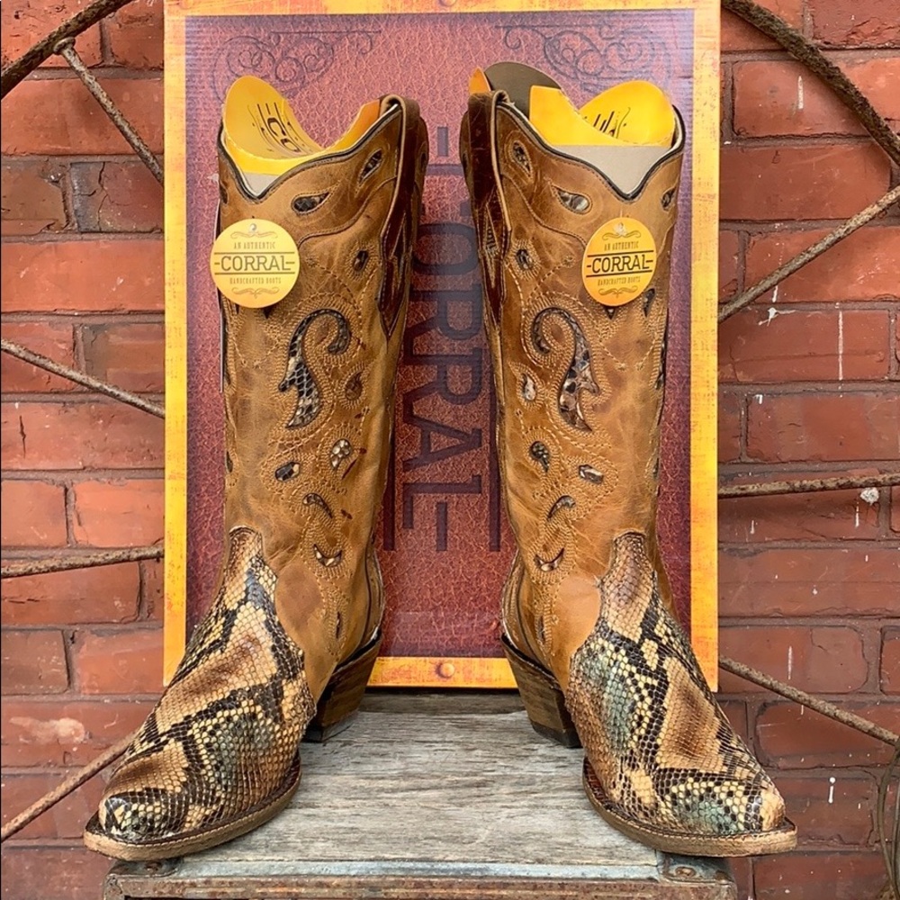 - Corral New Python Snakeskin Inlay Snip Toe Boots - image 8
